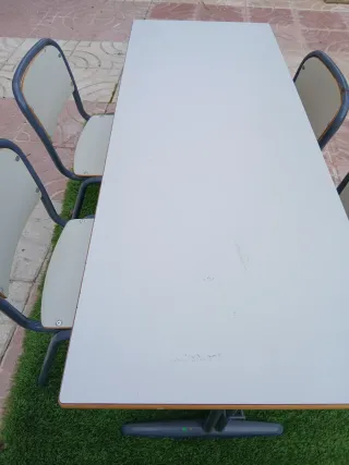 Pupitre escolar con 4 sillas