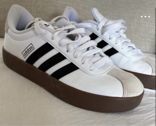 Zapatillas Adidas Blancas y Marrones