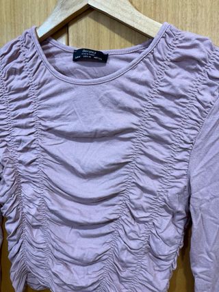 Top rosa fruncido manga larga
