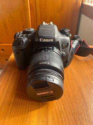 Cámara Canon EOS 750D + accesorios