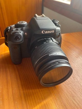 Cámara Canon EOS 750D + accesorios