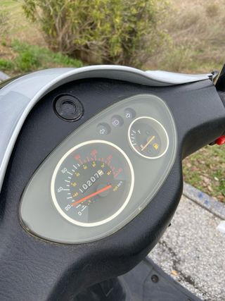 Moto 125cc color gris