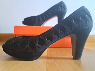 Zapatos de tacón negros con plataforma
