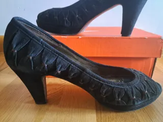 Zapatos de tacón negros con plataforma