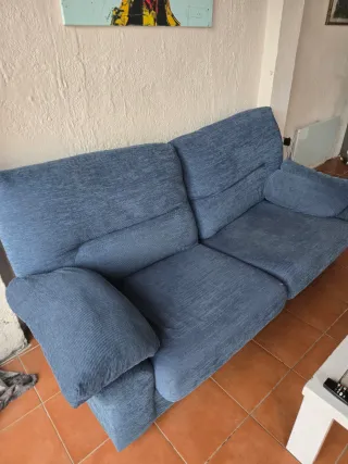 Dos sofás de tela azules Uno de 2m El otro de 1.70