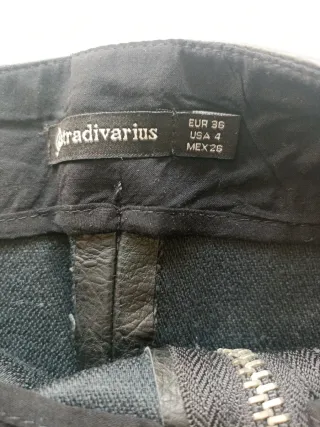 Falda negra con cremallera