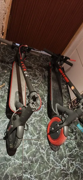 Patinete Eléctrico Negro y Rojo