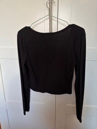 Top Bershka negro manga larga botones