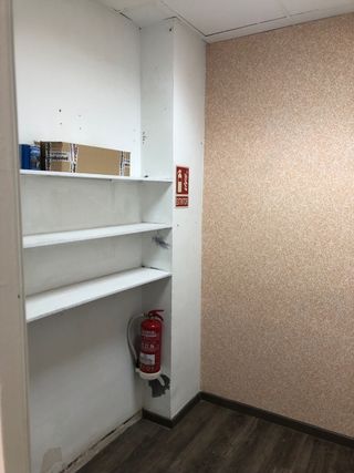 Se alquila peluqueria en ciudad- real c/lirio-n8.