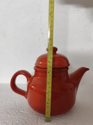 Tetera de cerámica roja