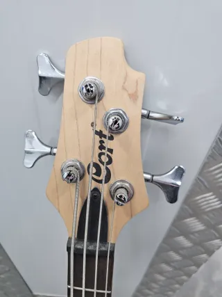 Bajo Cort Negro. Nunca usado