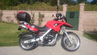 BMW F 650 GS Roja