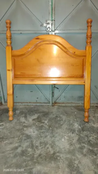 Dos cabeceros de pino para cama de 90 cm