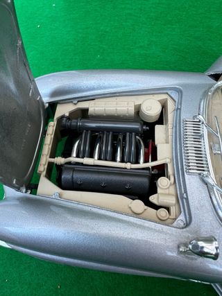 Mercedes-Benz 300 SL Roadster – 1957 – Escala 1:18