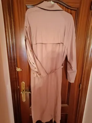 Gabardina beige tipo trench rosa palo  muy amplia