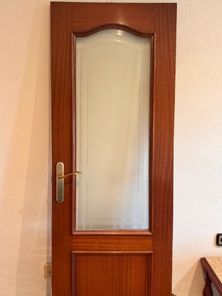 Puerta madera con cristal