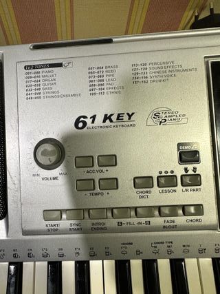 Teclado Eléctrico 61 Teclas