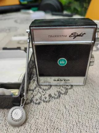 Radio Sanyo Transistor Eight