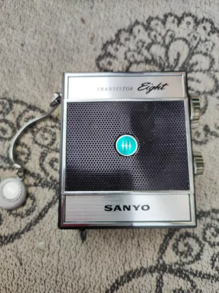 Radio Sanyo Transistor Eight