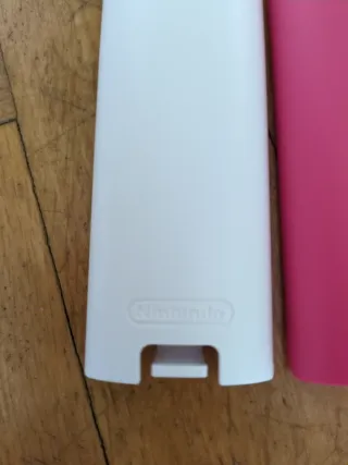 Tapas mandos Wii blancas y rosas