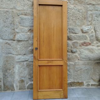 Puerta de madera maciza color pino