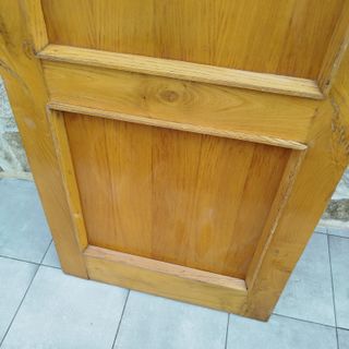 Puerta de madera maciza color pino