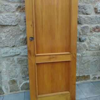 Puerta de madera maciza color pino