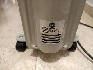 Radiador de aceite gris y negro (2000W)