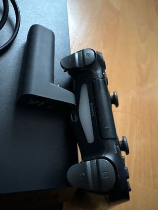 PS4 500GB + 3 Juegos