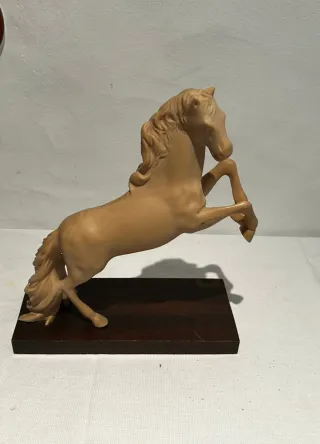 Escultura Caballo Beige y Marrón