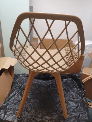 4 Sillas Marrones Diseño Moderno