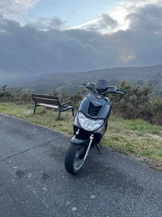 Moto Kymco Super 9 50cc Negra “NEGOCIABLES”