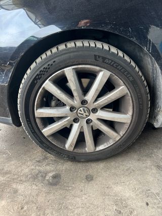 Llantas R17 VAG con Neumáticos