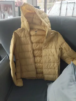 Plumas ligero Uniqlo amarillo Talla XS