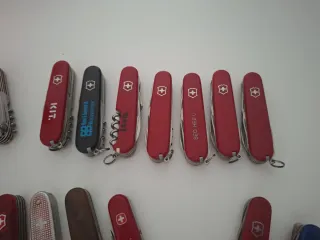 35 Coltellini Victorinox vari modelli + pinza mult