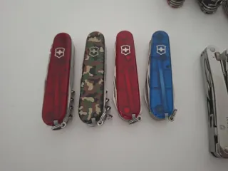 35 Coltellini Victorinox vari modelli + pinza mult
