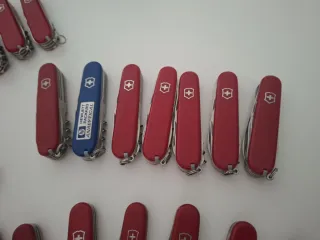 35 Coltellini Victorinox vari modelli + pinza mult