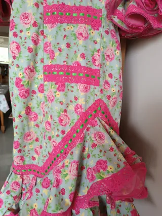 Vestido de flamenca floral con volantes