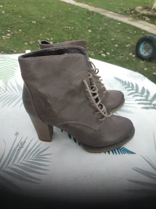 Botines de tacón marrones