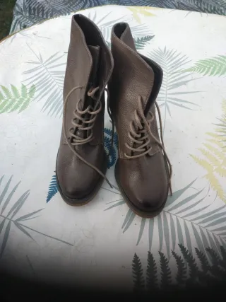 Botines de tacón marrones