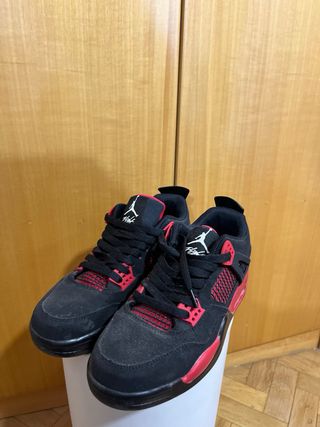 Zapatillas Jordan Rojas y Negras