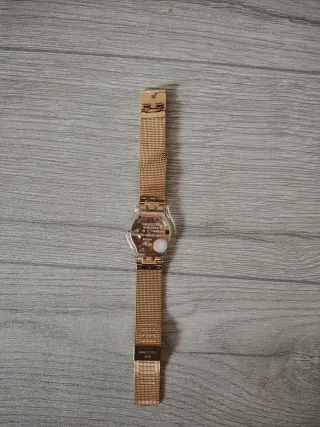 Reloj Swatch HelloDarling OroRosa con imperfeccion