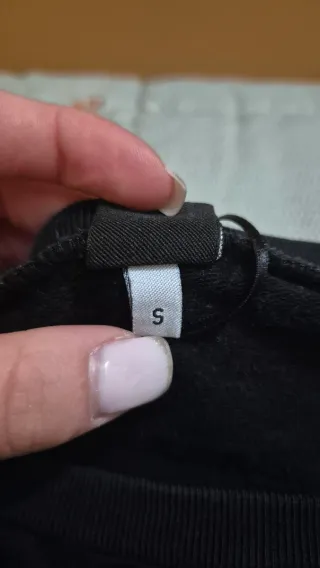 Felpa nera con strass