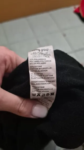 Felpa nera con strass