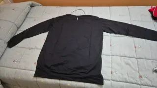 Felpa nera con strass