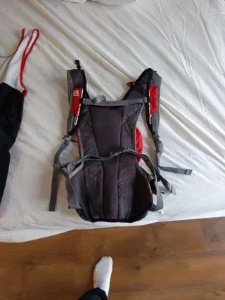 Mochila Salomon Negra y Roja