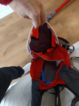 Mochila Salomon Negra y Roja