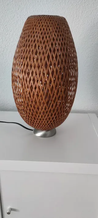 Lámpara de mesa mimbre y metal