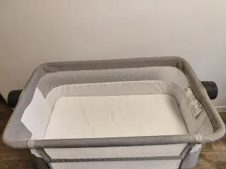 Cuna colecho Kinderkraft Neste Up 2 gris