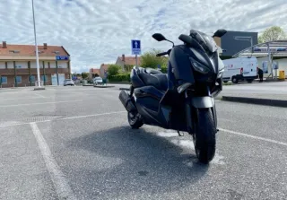 Yamaha Xmax Negra